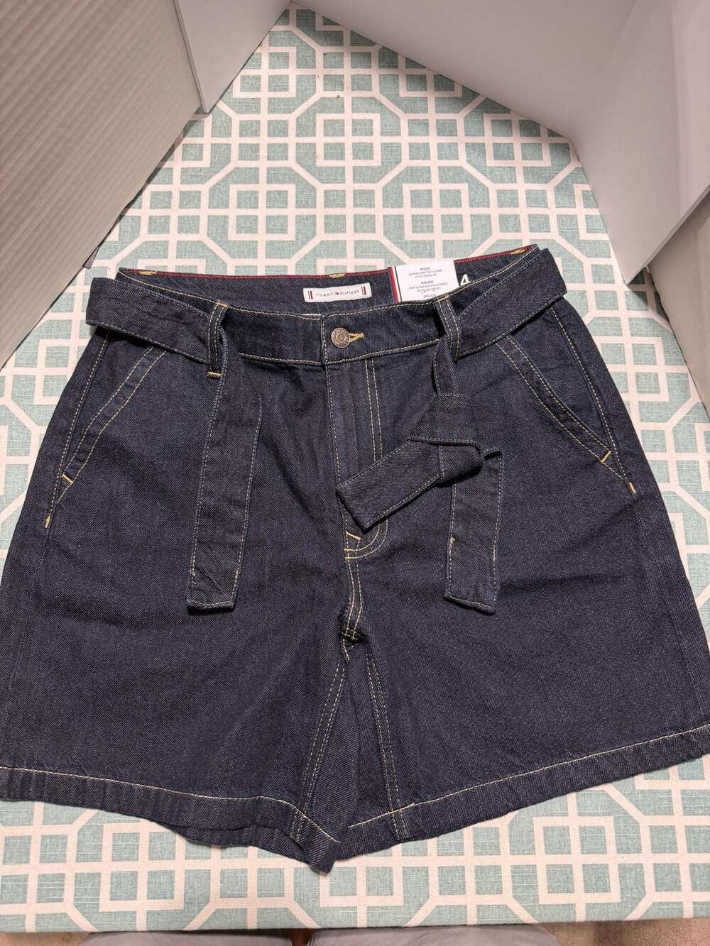 Tommy Hilfiger 6 Inch Short Size 4 Dark Indigo Blue Denim Rigid High Rise